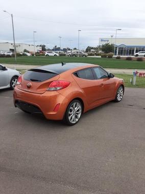 Photo 5 of 12 of 2012 Hyundai Veloster Base