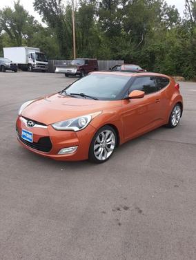 Photo 1 of 12 of 2012 Hyundai Veloster Base