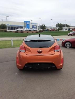 Photo 4 of 12 of 2012 Hyundai Veloster Base