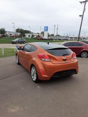 Photo 3 of 12 of 2012 Hyundai Veloster Base