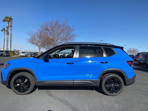 2025 Volkswagen Taos 1.5T SE Black