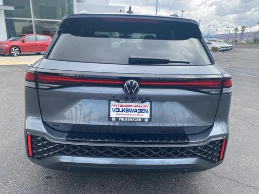 2025 Volkswagen Tiguan 2.0T SE R-Line Black