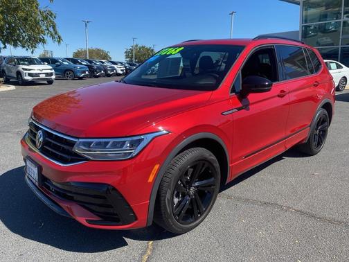 2024 Volkswagen Tiguan 2.0T SE R-Line Black