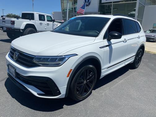 2022 Volkswagen Tiguan 2.0T SE R-Line Black