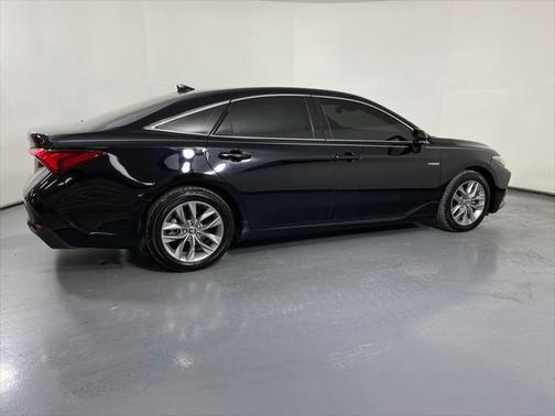 2021 Toyota Avalon Hybrid XLE Plus