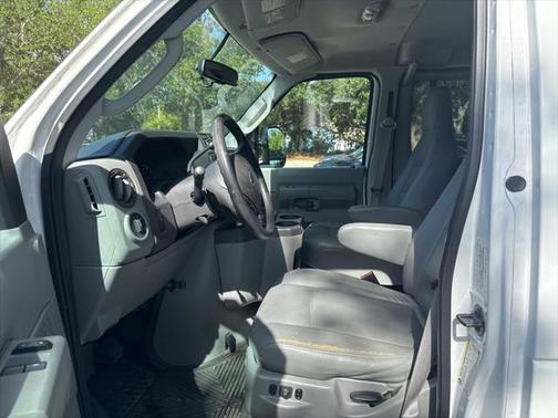 2011 Ford E350 Super Duty XLT