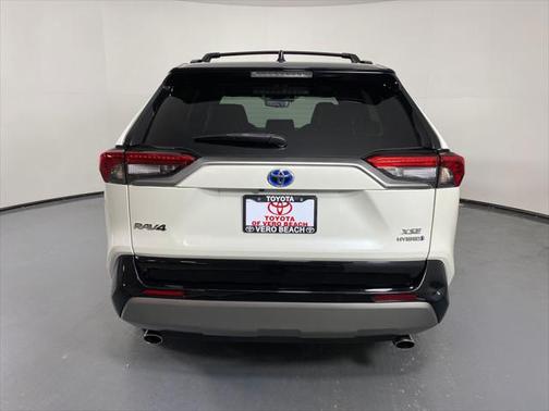 2022 Toyota RAV4 Hybrid SE