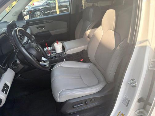 Platinum White Pearl 2024 Honda Pilot Touring 8-Passenger
