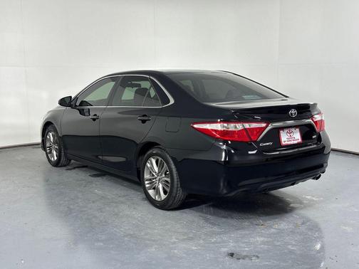 Midnight Black Metallic 2016 Toyota Camry SE