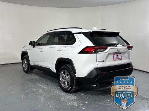 Ice Cap 2025 Toyota RAV4 XLE