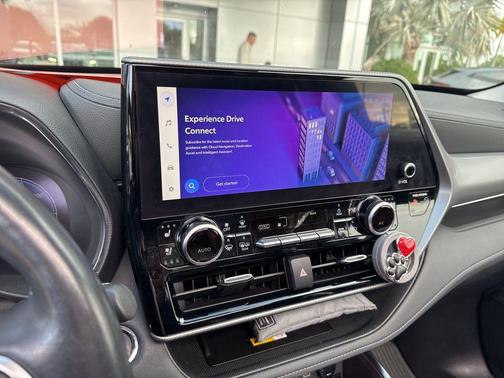 2023 Toyota Highlander Hybrid Platinum