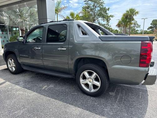 Steel Green Metallic 2011 Chevrolet Avalanche 1500 LT