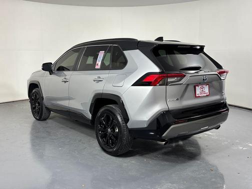 2023 Toyota RAV4 Hybrid SE