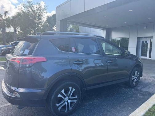 Magnetic Gray Metallic 2018 Toyota RAV4 LE