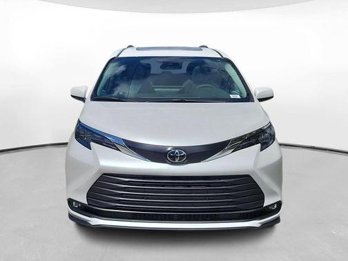 Wind Chill Pearl 2026 Toyota Sienna XLE