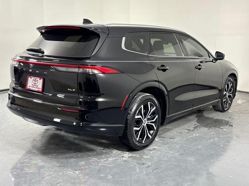 Black 2025 Toyota Crown Signia XLE