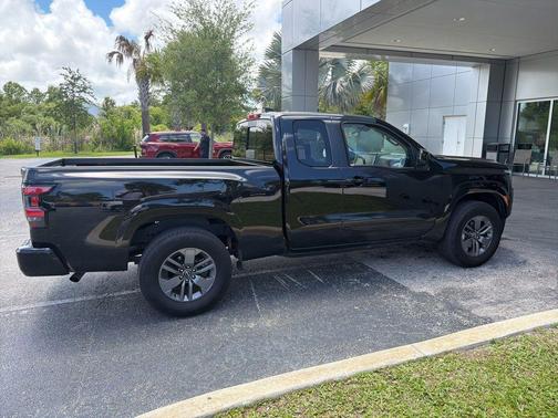 Super Black 2025 Nissan Frontier SV