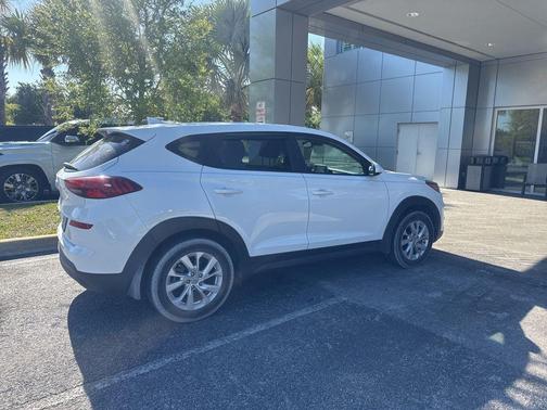 White Pearl 2019 Hyundai TUCSON SE