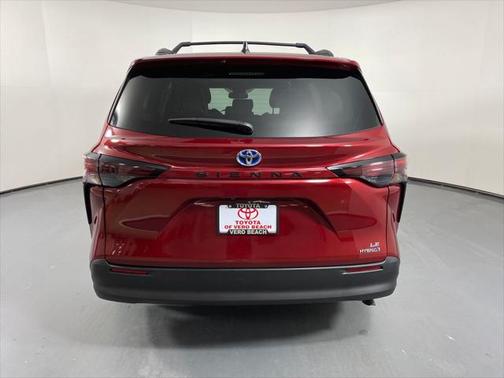 2024 Toyota Sienna LE