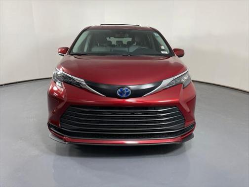 2024 Toyota Sienna LE
