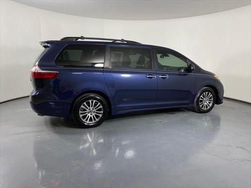 2018 Toyota Sienna XLE Premium