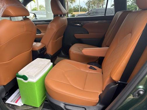 2023 Toyota Highlander Platinum