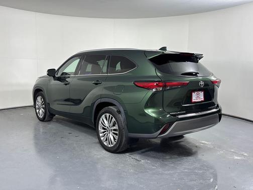 2023 Toyota Highlander Platinum