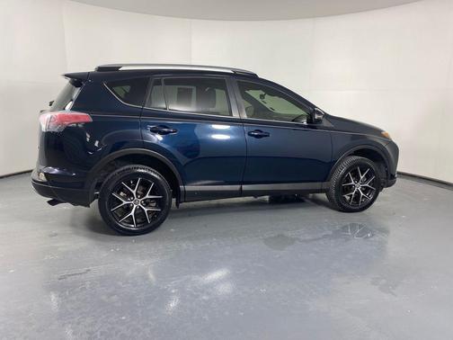 2017 Toyota RAV4 SE