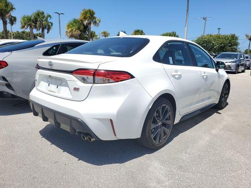 Ice Cap 2023 Toyota Corolla SE