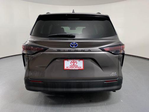 2023 Toyota Sienna XLE