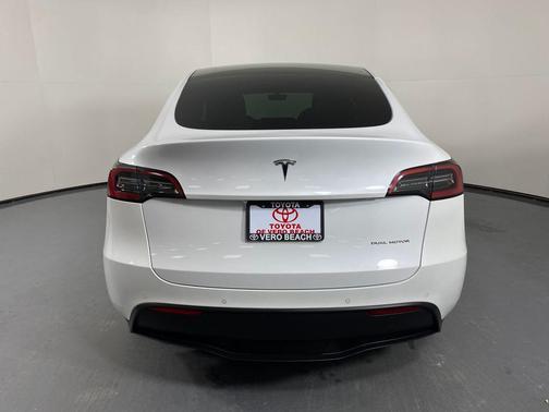 2022 Tesla Model Y Long Range Dual Motor All-Wheel Drive