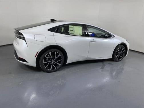 2025 Toyota Prius L
