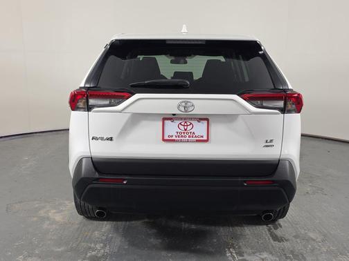 Ice Cap 2023 Toyota RAV4 LE