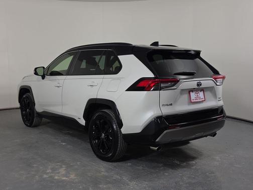 Wind Chill Pearl/Midnight Black Metallic 2023 Toyota RAV4 Hybrid SE