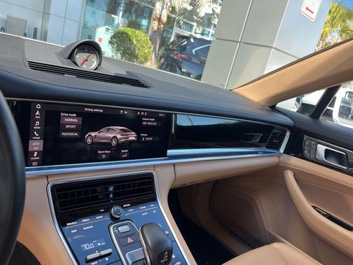 2021 Porsche Panamera 4