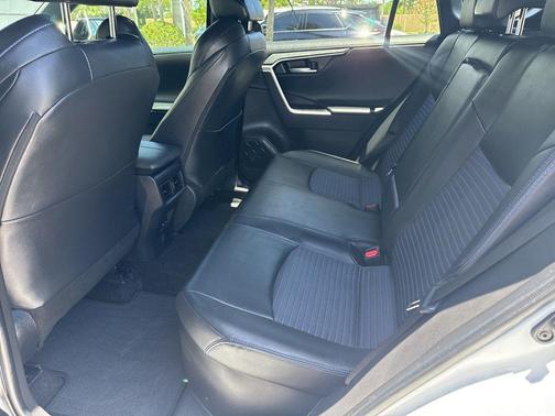 Wind Chill Pearl/Midnight Black Metallic 2024 Toyota RAV4 Hybrid SE