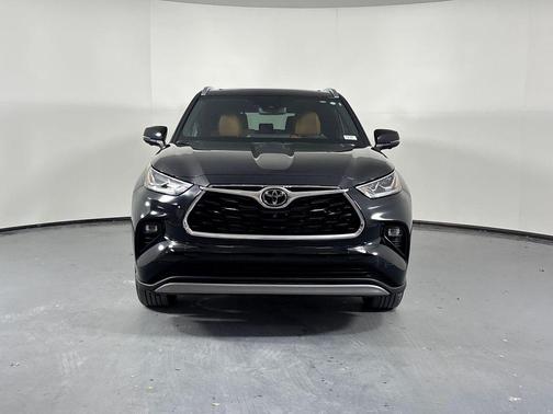 Midnight Black Metallic 2025 Toyota Highlander Hybrid Platinum