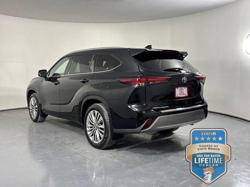 Midnight Black Metallic 2025 Toyota Highlander Hybrid Platinum