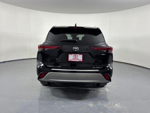 Midnight Black Metallic 2025 Toyota Highlander Hybrid Platinum