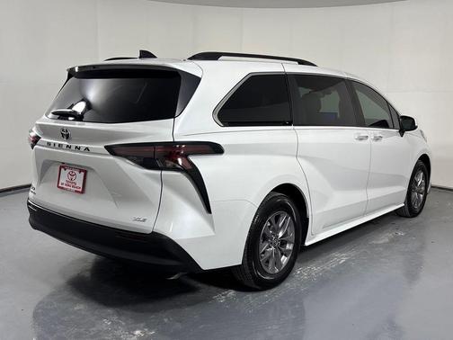 Ice Cap 2026 Toyota Sienna XLE