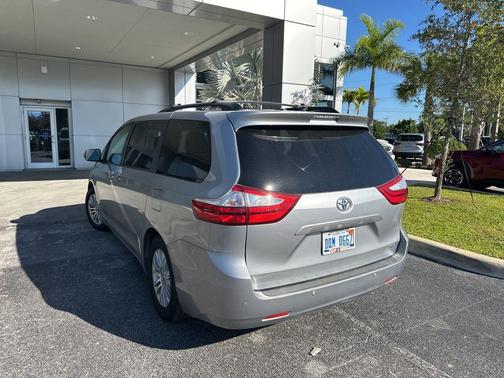 2017 Toyota Sienna XLE