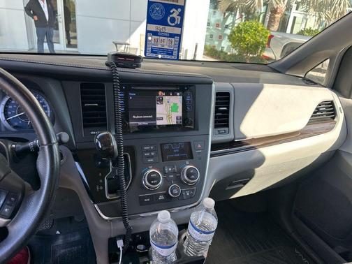2017 Toyota Sienna XLE