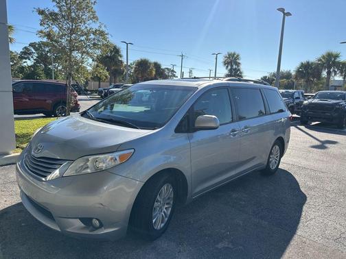 2017 Toyota Sienna XLE