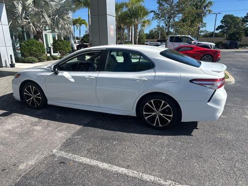 2020 Toyota Camry SE