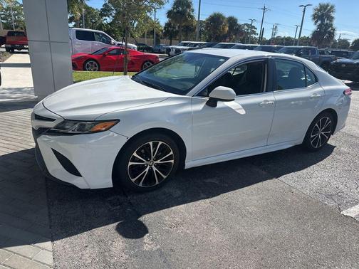 2020 Toyota Camry SE