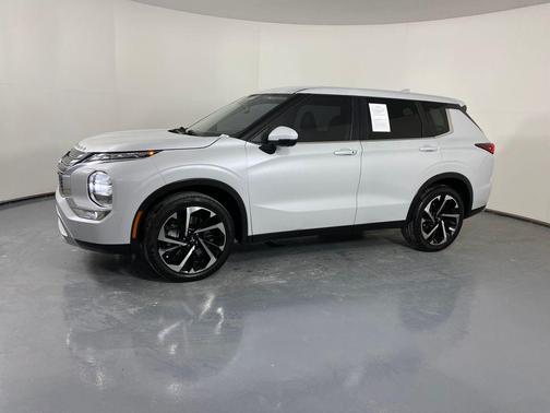 2022 Mitsubishi Outlander SE