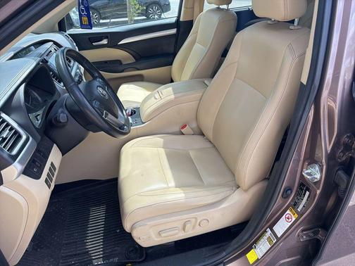 Toasted Walnut Pearl 2017 Toyota Highlander XLE
