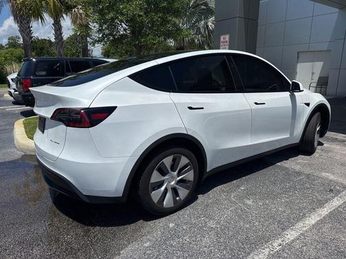 Pearl White Multi-Coat 2024 Tesla Model Y Long Range Dual Motor All-Wheel Drive