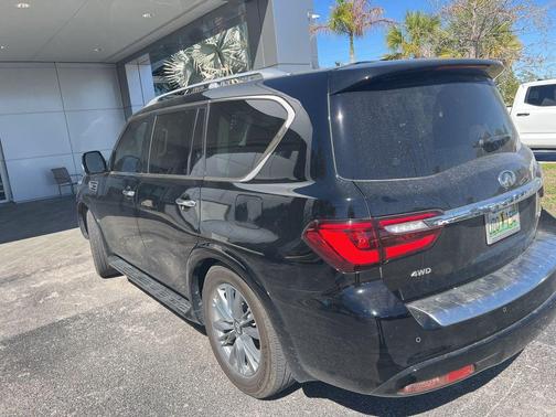 2022 INFINITI QX80 Luxe