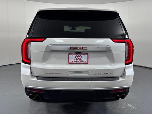 White Frost Tricoat 2021 GMC Yukon Denali